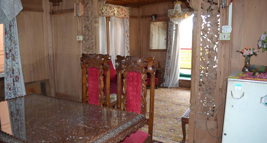Neptune Houseboat, Srinagar 3